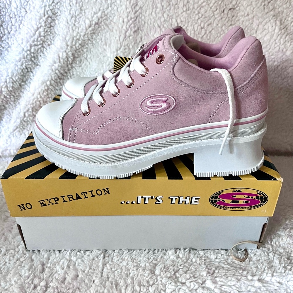 Women’s Skechers Pink Softy Heartbeats Sneakers size 5 Chunky Heel